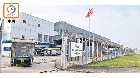 香港郵政表示空郵中心的一名文職人員初步確診新冠肺炎。