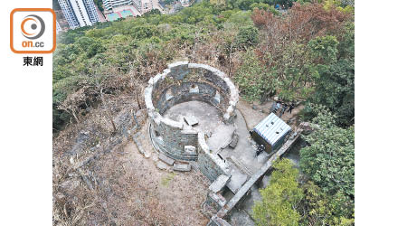 一級歷史建築：將軍澳茅湖山觀測台又稱茅湖廢堡，是建於清朝的建築物。（李華輝攝）