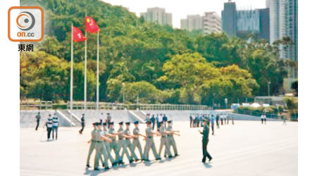 駐港部隊昨連續第二日在香港警察學院舉行中式隊列培訓班。