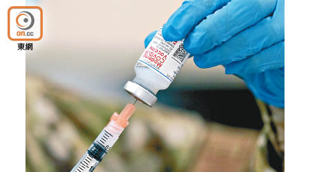 私家診所前日開始為優先群組的市民接種科興疫苗。