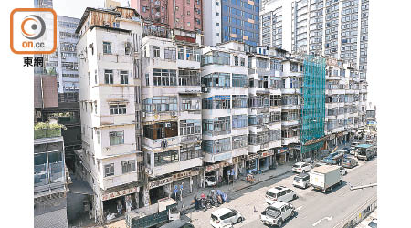 香港的舊區「三無大廈」林立，管理情況急須改善。