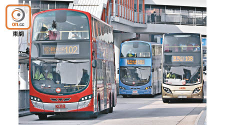 港府在逆市下批准多間巴士公司大幅加價。