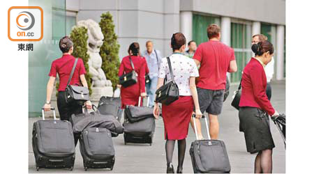 港府指國泰航空實際被削減的員工人數近六千名。