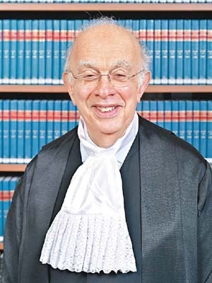 郝廉思是被制裁律師樓的仲裁員。