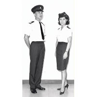 1966年入境處職員的夏季制服。（黑白圖片）