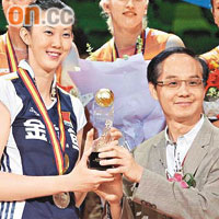 薛明（左）表現搶鏡，獨攬三個個人獎項。