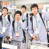 南韓男籃主要由大學生組成，對住鏡頭好友善。