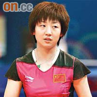 中國女乒楊楊昨日穿上裙子操練，非常搶鏡。