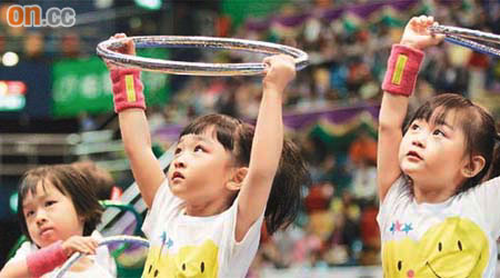 香港隊參賽小朋友扮相得意。
