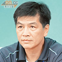澳門隊教練梁帥榮肉緊球隊表現。