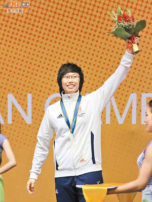 21歲的歐倩瑩在高手林立的女子佩劍摘得銀牌，實屬驚喜。（司徒子文攝）