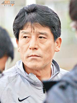 廣州恒大總教練李章洙向記者講述事件時一臉不滿。