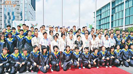 香港代表團昨出席升旗禮。