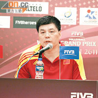 中國教練俞覺敏一臉愁容。