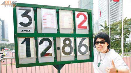 賀賢昭推出12米86女子鉛球新香港紀錄，認真抵讚。