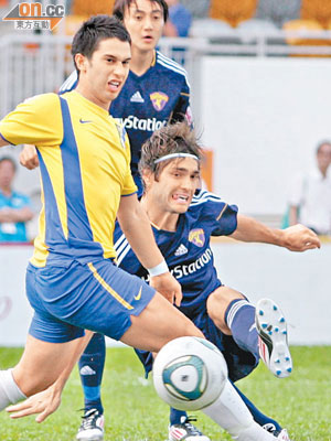 飛馬（藍衫）成功打入足總盃決賽。