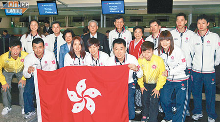 香港乒乓球隊昨晚出發往倫敦。