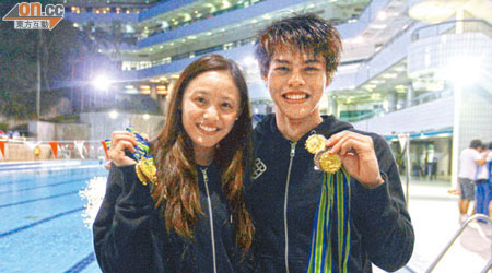 鍾欣庭（左）及江己概甜蜜蜜，好一對金牌情侶。