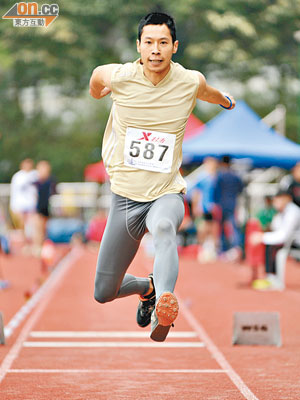 23歲的吳嘉維以15米76的成績，刷新香港男子三級跳紀錄。