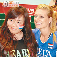 費莉雅（右）可說是最受歡迎的荷蘭球員。