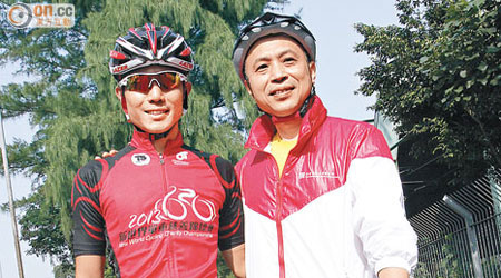 陳總陳觀展（右）請來星級教練鄧宏業為他們車隊度身訂造訓練計劃。