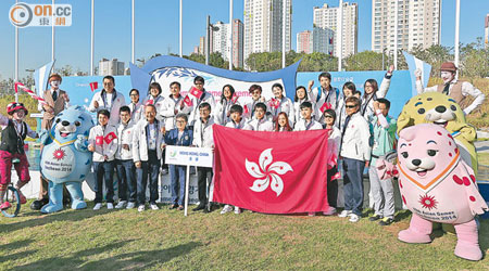 香港代表團昨在選手村舉行升旗儀式。