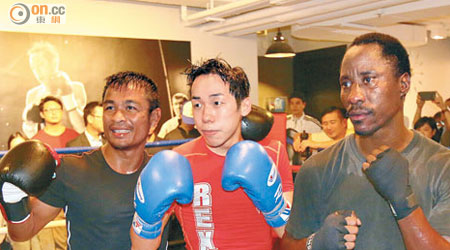 曹星如（中）喜獲兩名「左拳」教練Juke（左）及Omondi助拳。