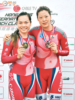 李慧詩（左）與孟昭娟包辦女子精英爭先賽冠、亞軍。