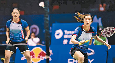 香港羽毛球女雙組合潘樂恩及謝影雪。
