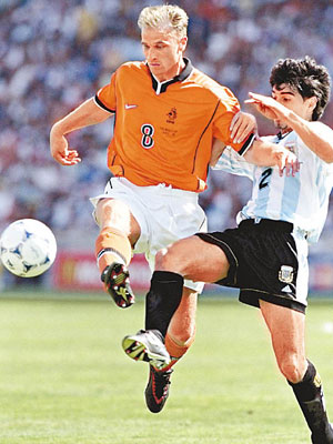 柏金（左）當年對阿根廷的世界波已成為世盃經典。