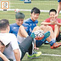 東方眾將為善最樂，借助足球幫助自閉症兒童服務團體「星之家」。