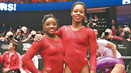 杜格拉絲（右）與比莉絲都係美國Gym Team獎牌保證。