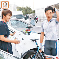 黃金寶（左）賽後安慰「阿樂」。