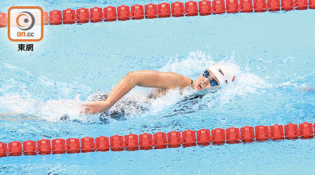 何詩蓓搏到盡，歷史性躋身奧運泳賽準決賽。