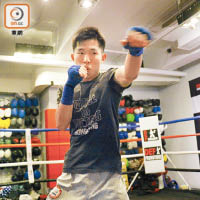 Raymond鍾情拳擊運動，即使被評「冇天分」一樣照搏。