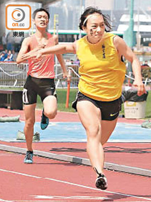 德望女飛人陳佩琦（前）先後於100米及200米破紀錄。