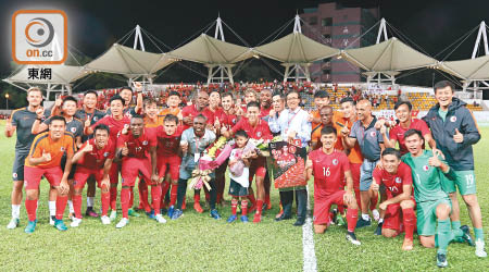 香港0:0約旦<br>港隊賽後全隊歡送陳偉豪，場面感人。