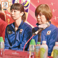 「日本郎平」中田久美（右）希望培育新隊員。