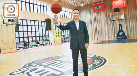 東方體育會副會長鍾乃雄高瞻遠矚，致力發展體育產業。