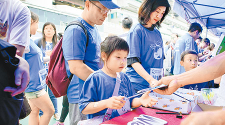 水型嘉年華設有趣味攤位遊戲，老幼咸宜。