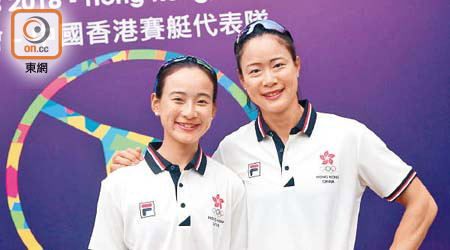 妹妹李婉賢（左）和姐姐李嘉文齊為港隊征戰。