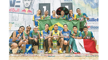 尼馬與男女子冠軍隊墨西哥及巴西合照。（賽會提供）