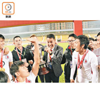 郭嘉諾（右三）今年初帶領港隊重奪省港盃冠軍。