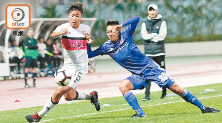 夢想FC0:0東方龍獅<br>夢想FC林衍廷（左）與東方龍獅黃梓浩大鬥法。
