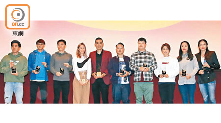 頒獎禮星光熠熠，歐鎧淳（左四）與教練張狄勇（左五）齊齊獲獎。