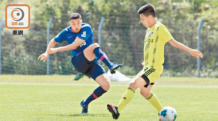 傑志4:0香港飛馬<br>傑志蘇沙（左）表現活躍，個人梅開二度，當選為今場賽事的「最佳球員」。