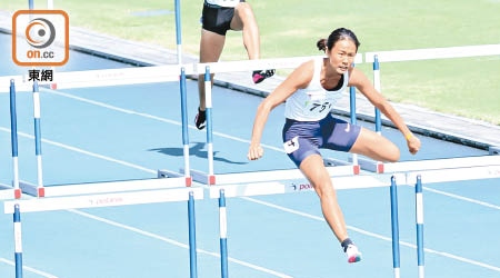 呂麗瑤在女子100米欄以13秒72率先衝線。
