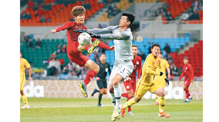 陳俊樂（左）暫未能為港隊候命。