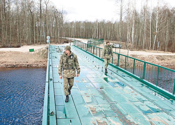 白羅斯加強邊境管制，邊防軍在邊境巡邏。