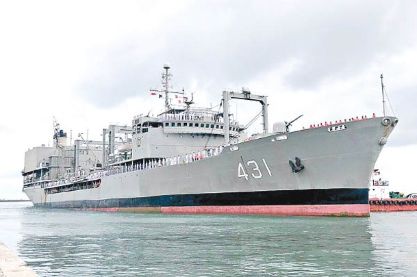 赫拉格號是海上補給艦兼訓練艦。